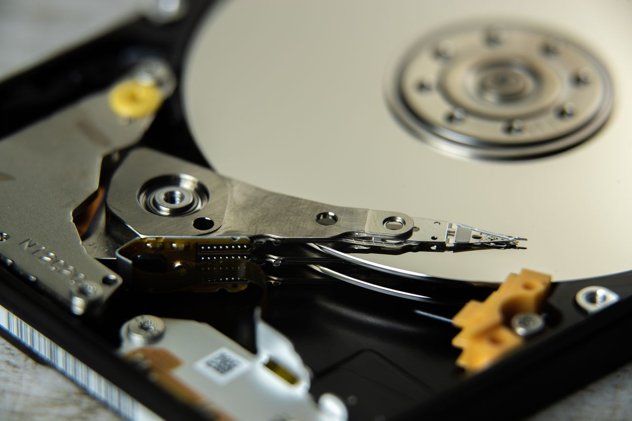 About Detailed look at the internal components of a hard disk drive.